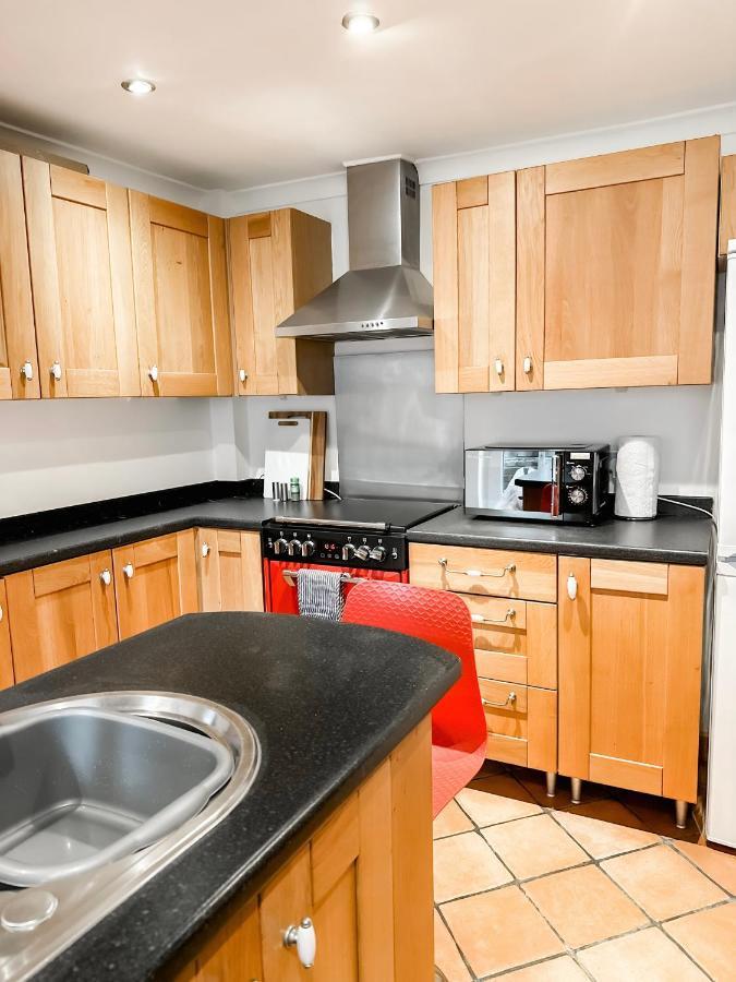 3 Bedroom Home Close To Town Centre With Wifi & Garden Ройал-Танбридж-Уэльс Экстерьер фото