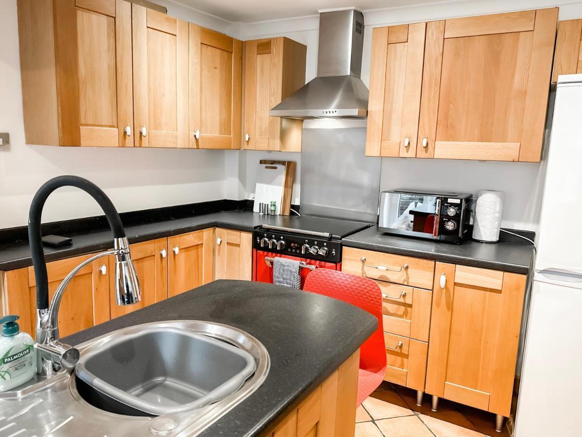 3 Bedroom Home Close To Town Centre With Wifi & Garden Ройал-Танбридж-Уэльс Экстерьер фото